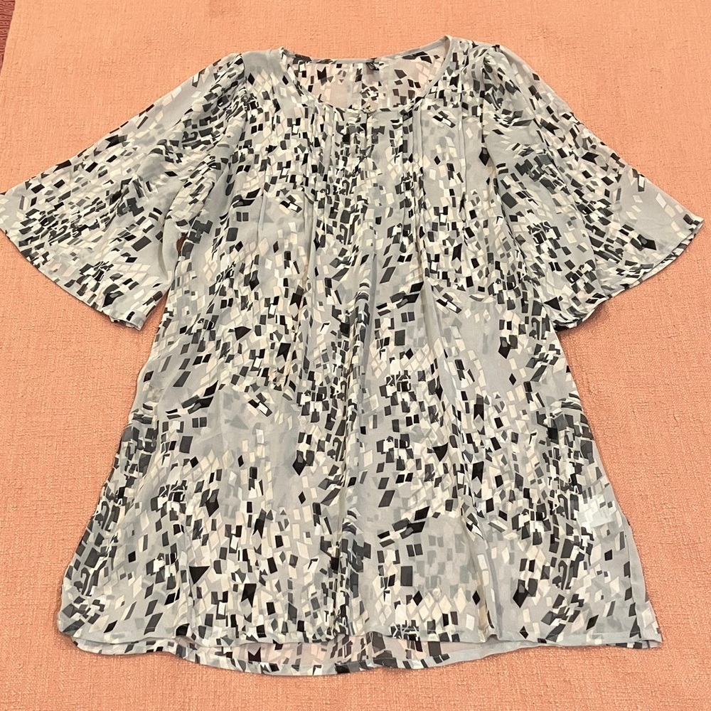 Sheer diaphanous Abstract Pattern Women's Top (fits like large IMO) Soya Concept